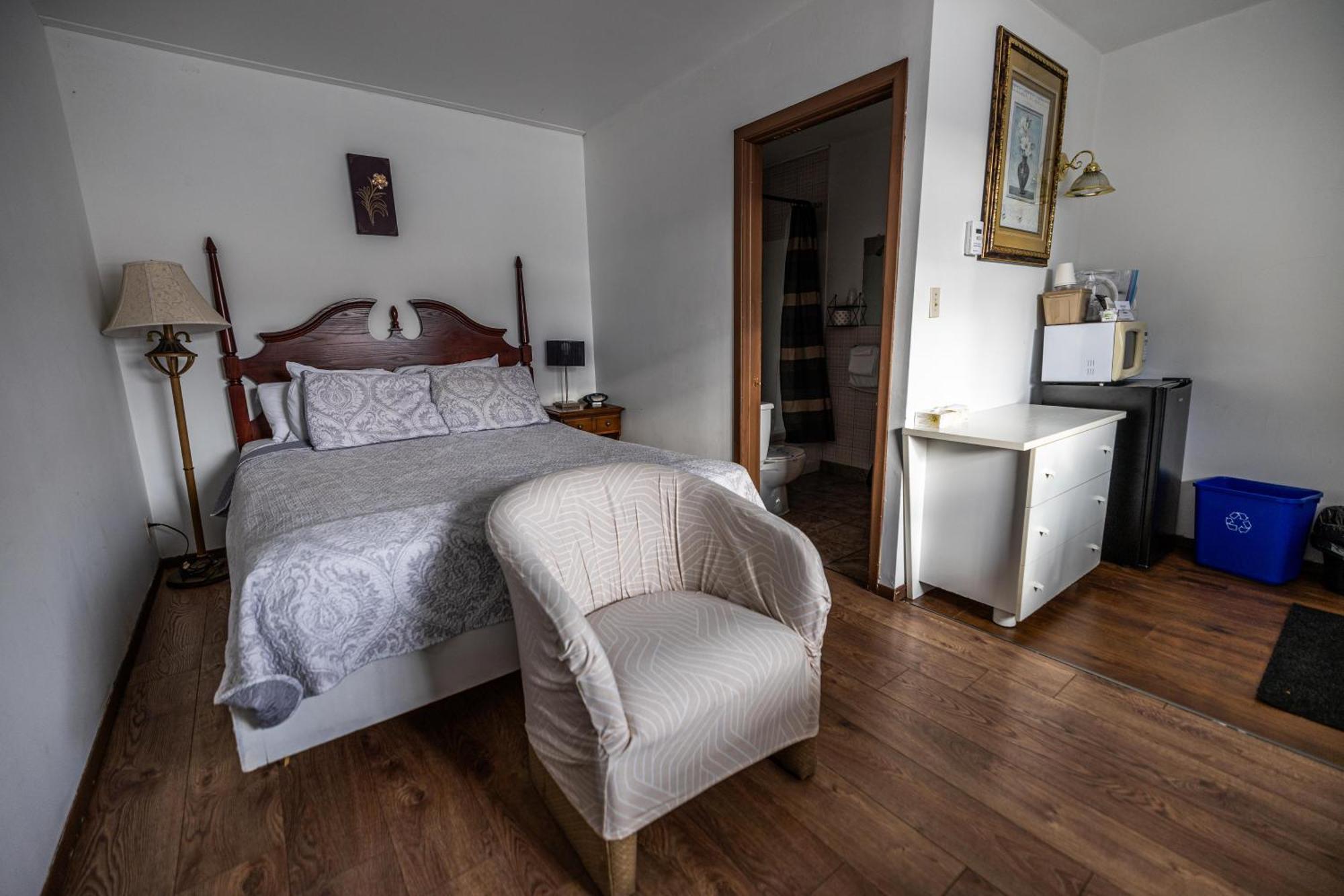 Motel Deblois Sainte-Anne-de-Beaupré Екстериор снимка