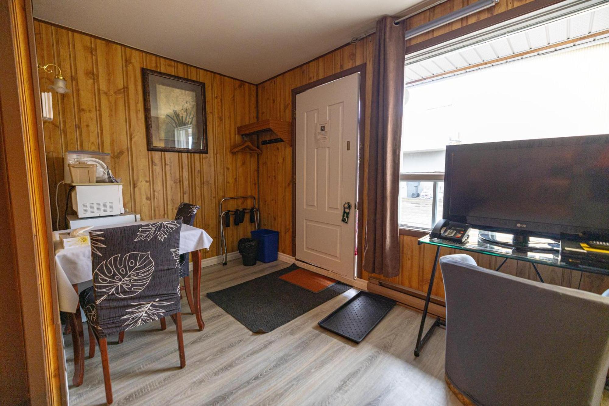 Motel Deblois Sainte-Anne-de-Beaupré Екстериор снимка