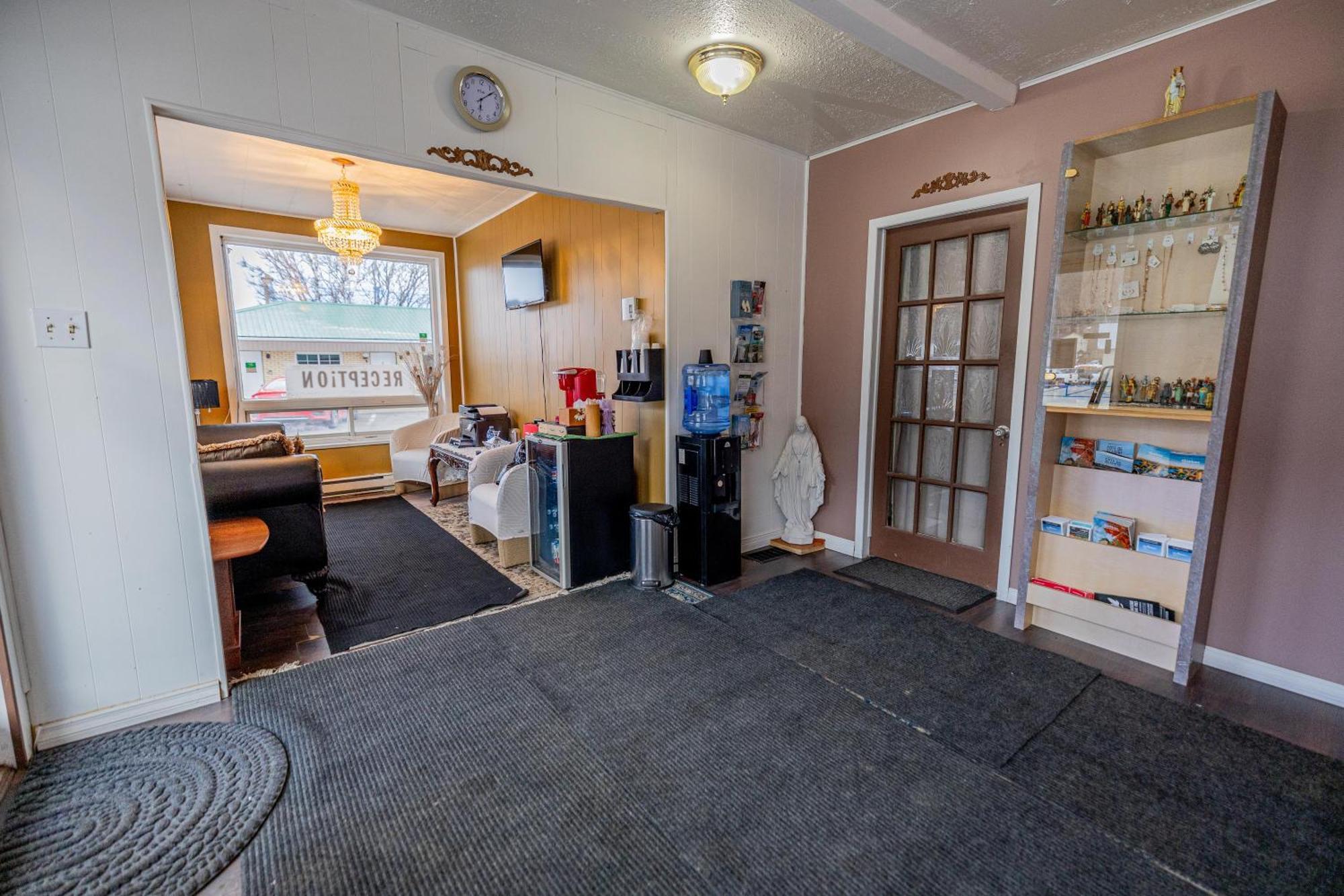 Motel Deblois Sainte-Anne-de-Beaupré Екстериор снимка