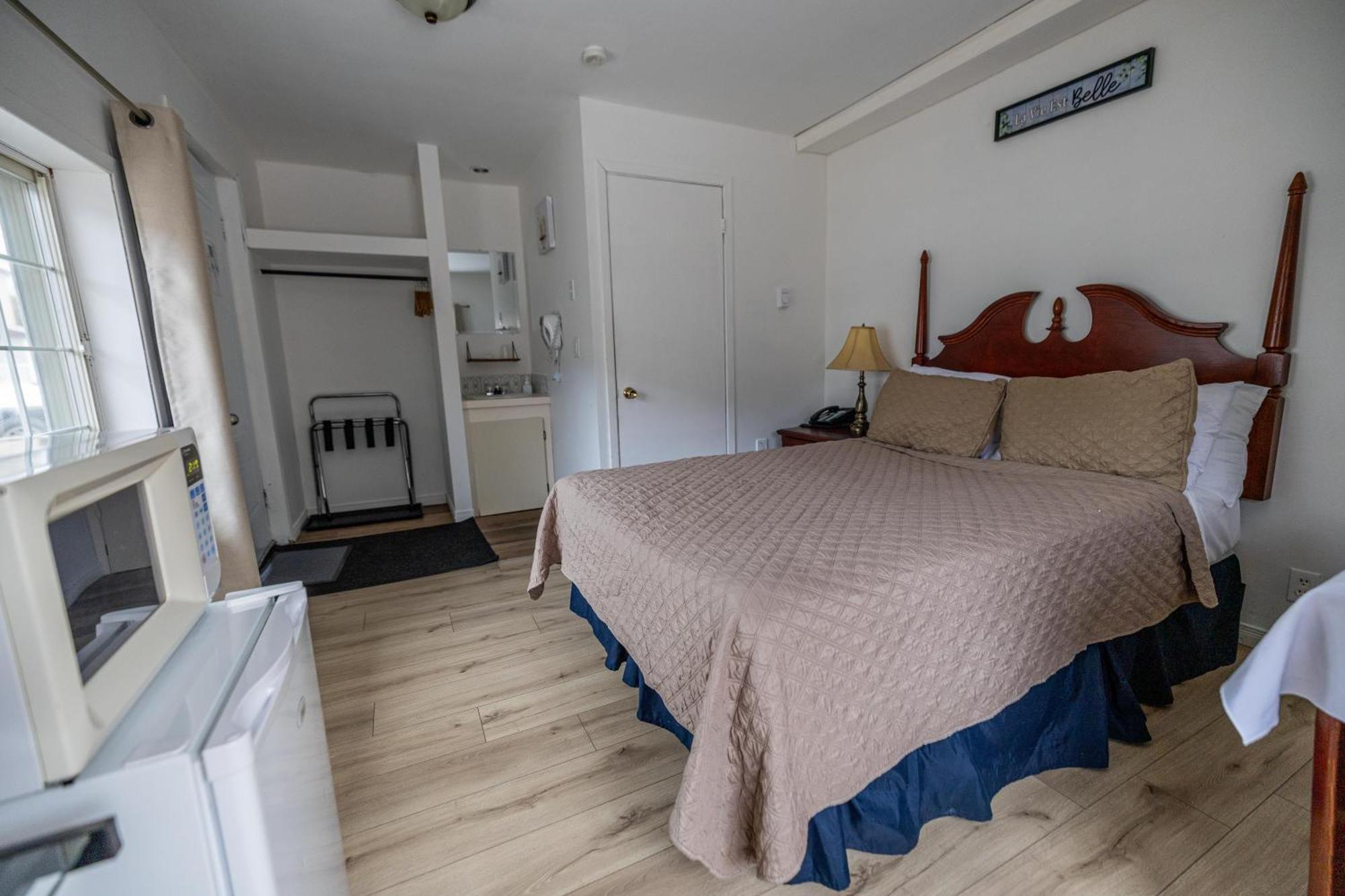 Motel Deblois Sainte-Anne-de-Beaupré Екстериор снимка