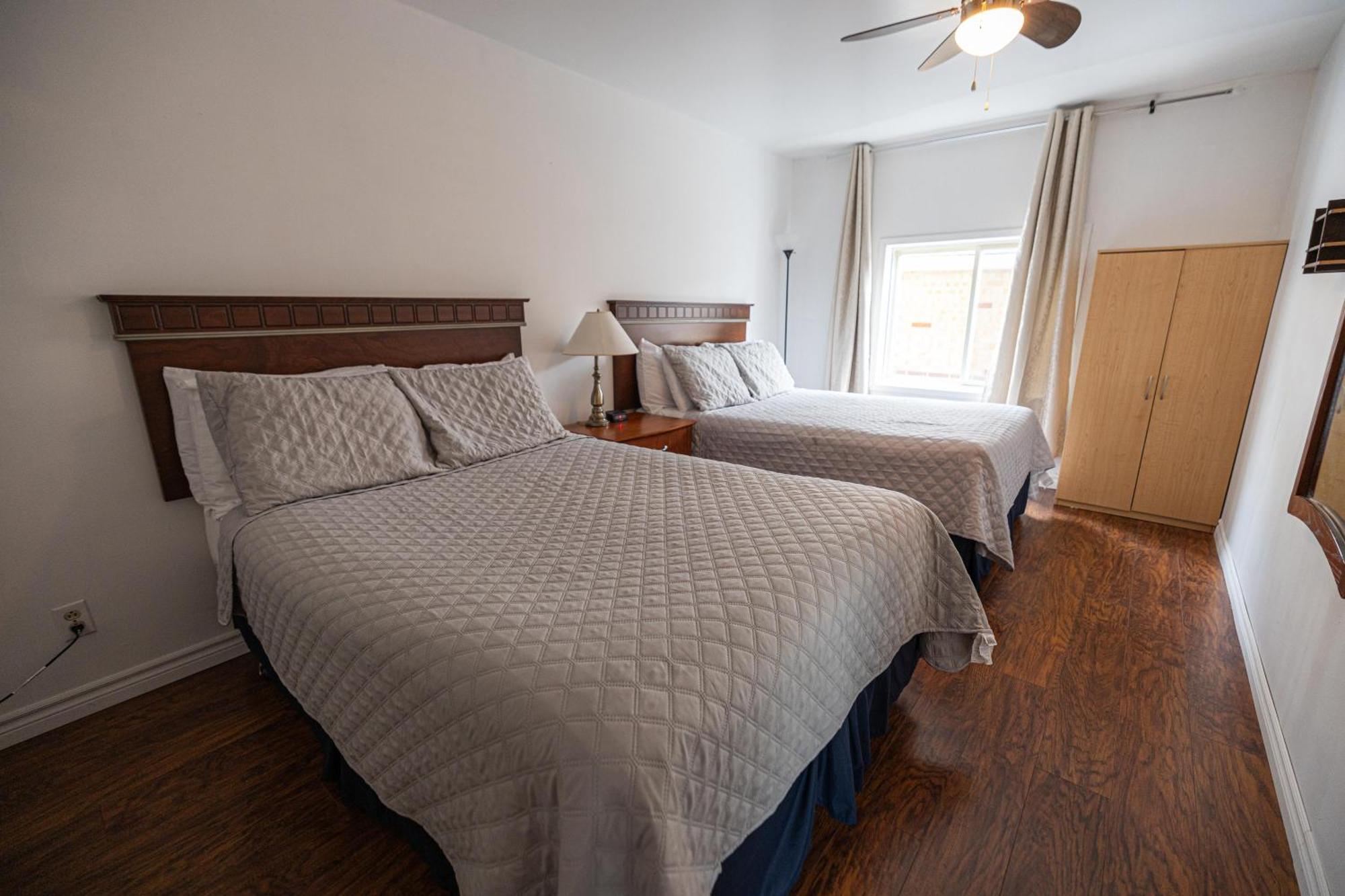 Motel Deblois Sainte-Anne-de-Beaupré Екстериор снимка