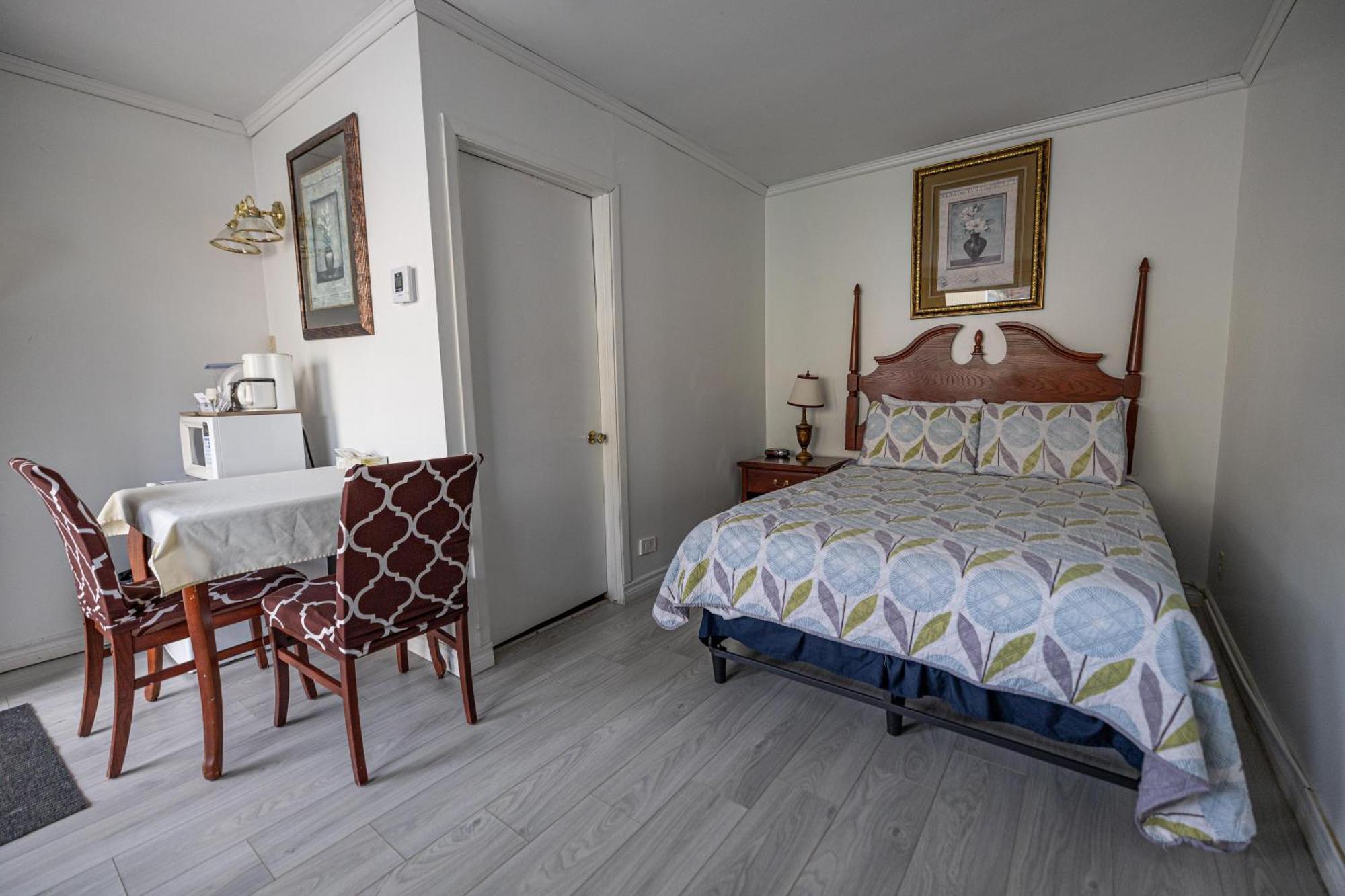 Motel Deblois Sainte-Anne-de-Beaupré Екстериор снимка