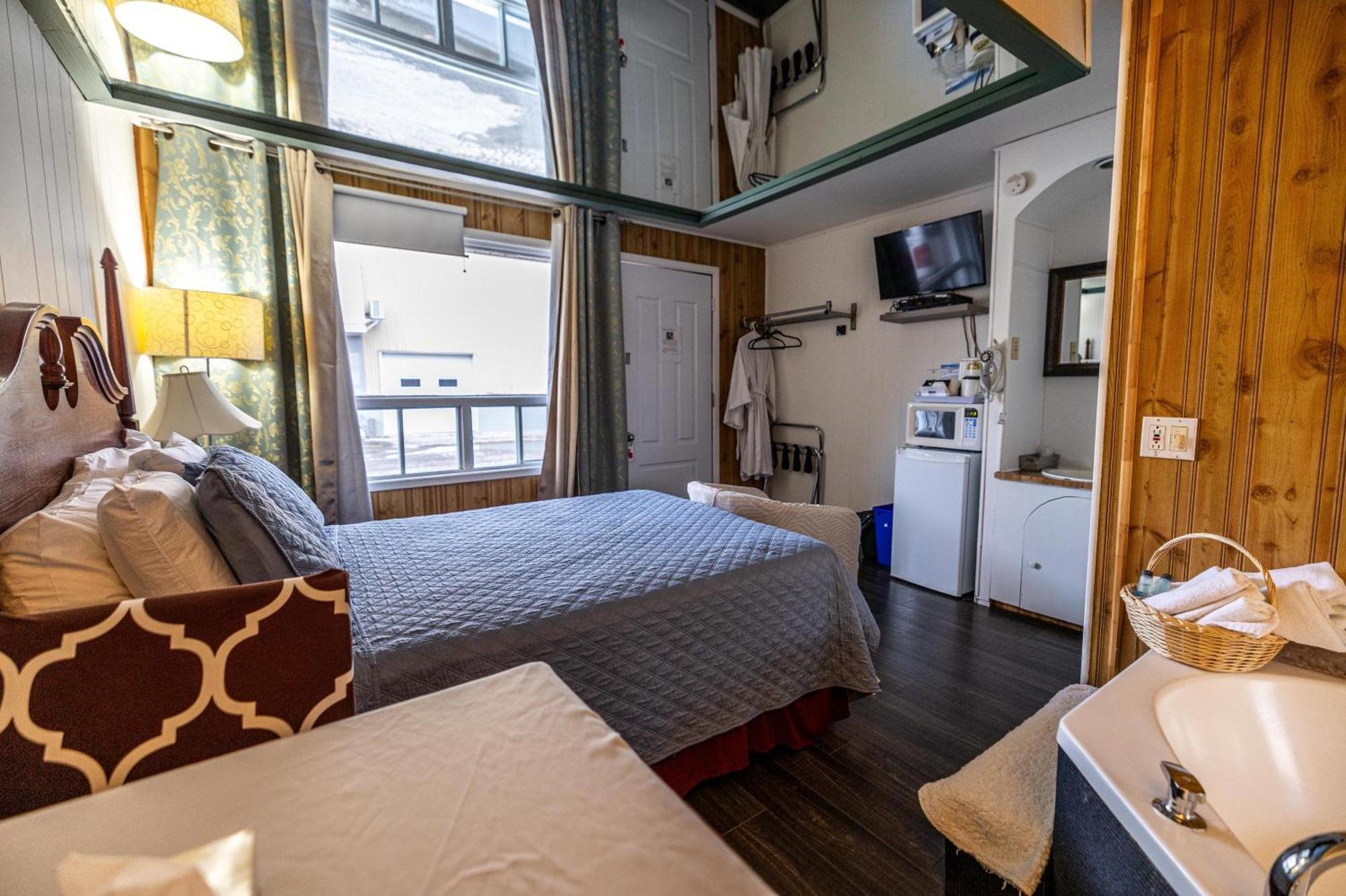 Motel Deblois Sainte-Anne-de-Beaupré Екстериор снимка