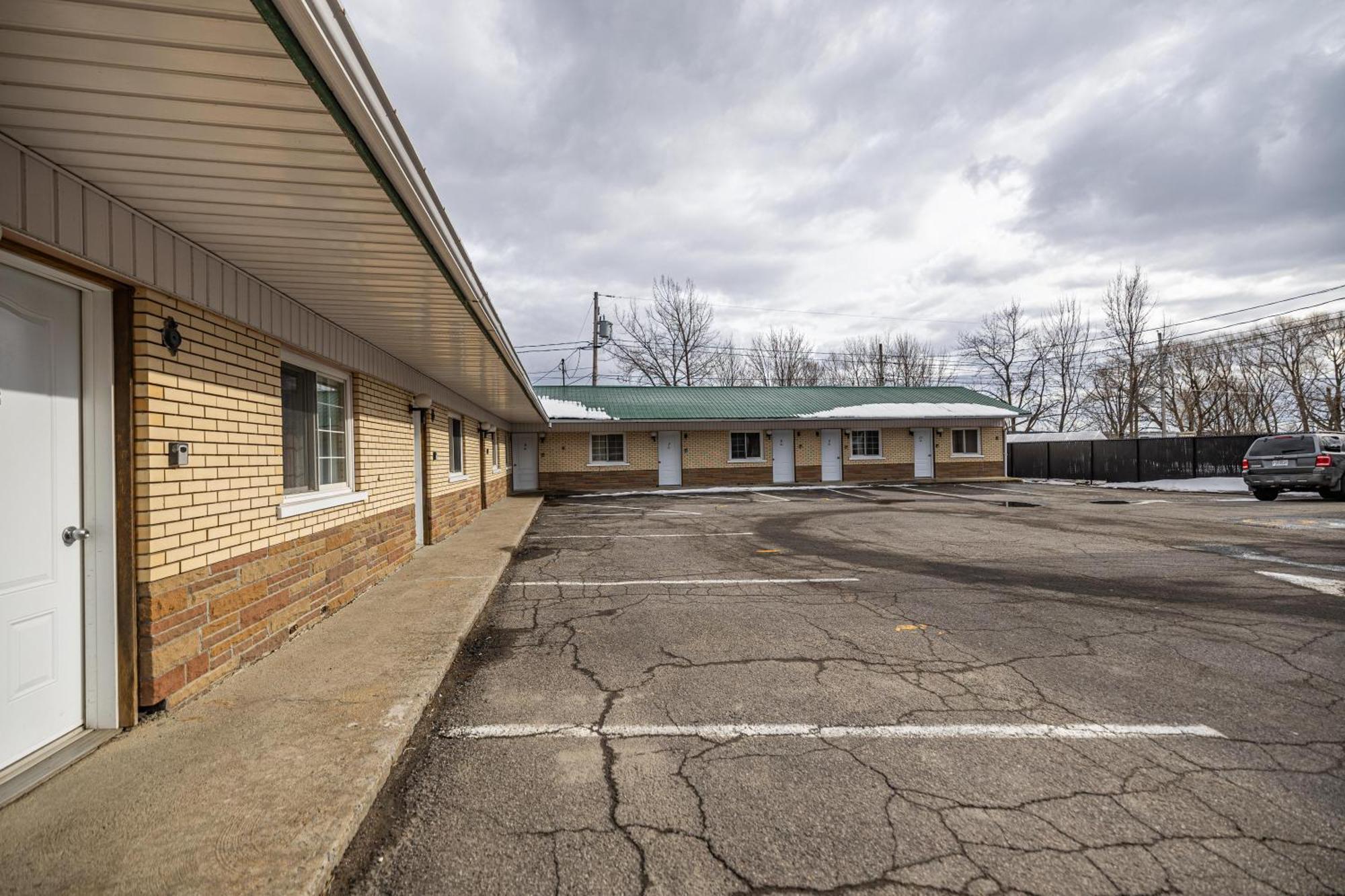 Motel Deblois Sainte-Anne-de-Beaupré Екстериор снимка