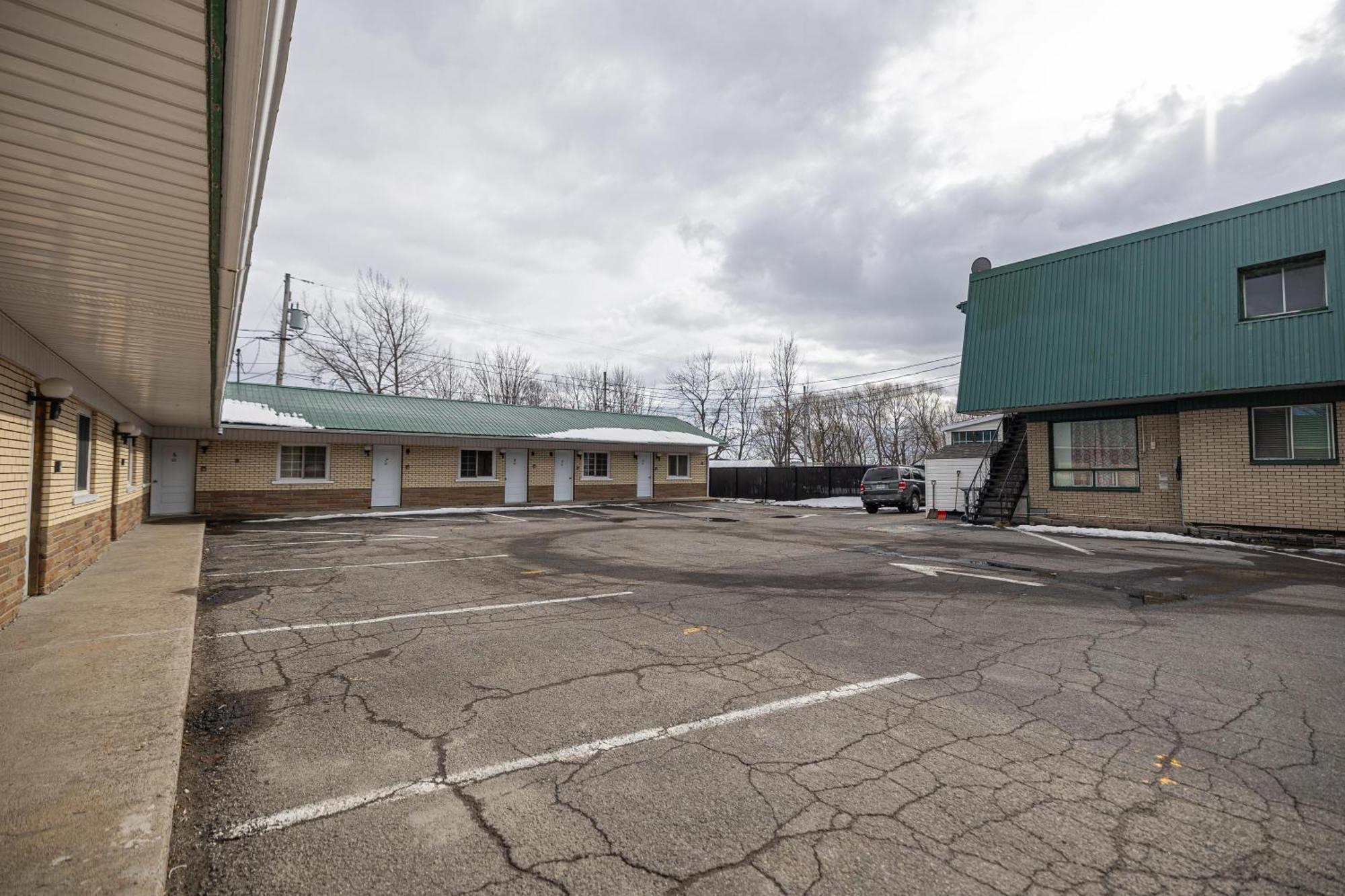 Motel Deblois Sainte-Anne-de-Beaupré Екстериор снимка