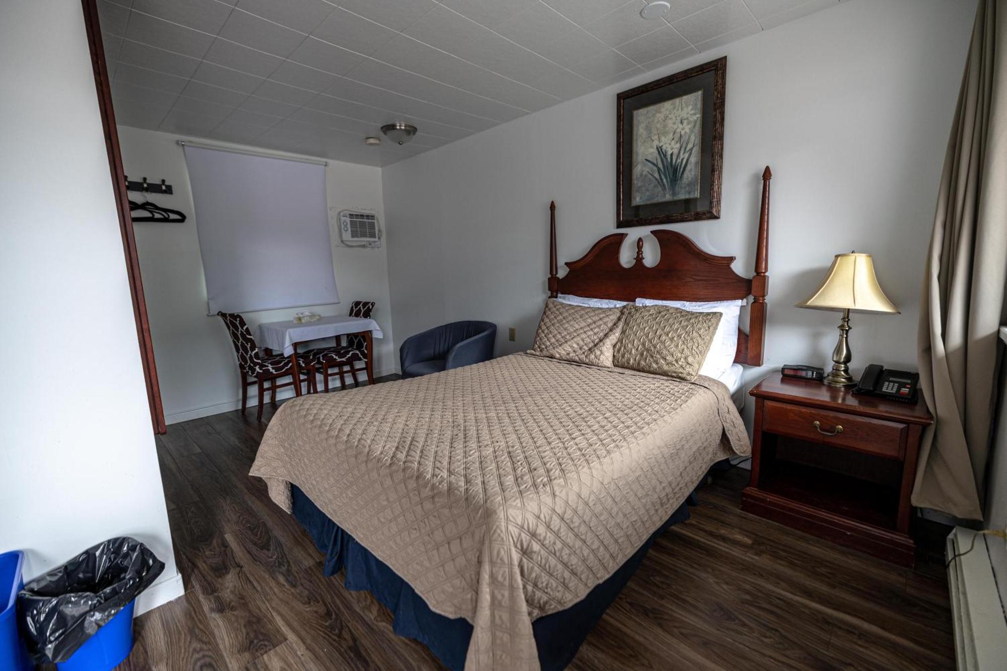 Motel Deblois Sainte-Anne-de-Beaupré Екстериор снимка