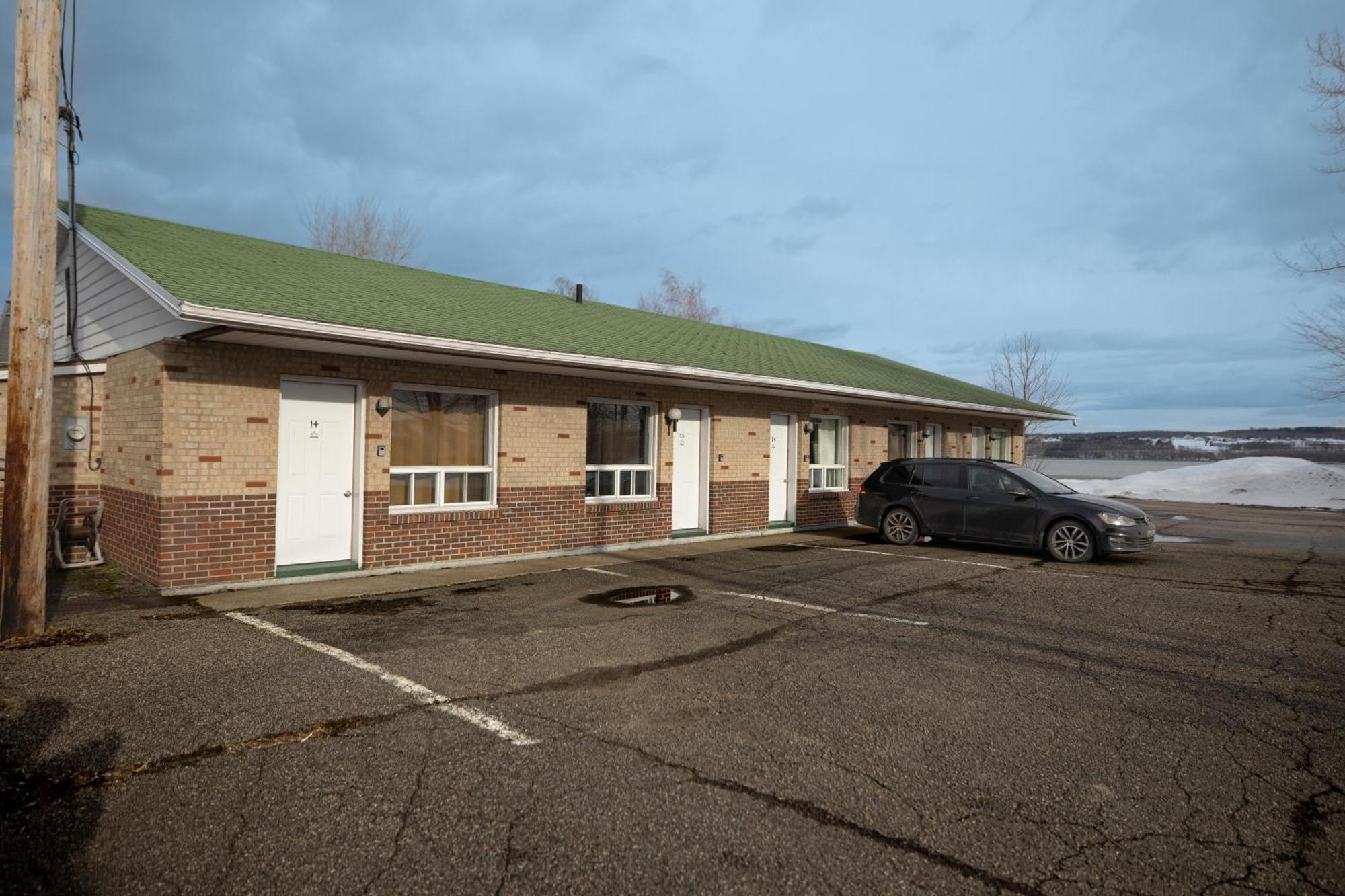 Motel Deblois Sainte-Anne-de-Beaupré Екстериор снимка